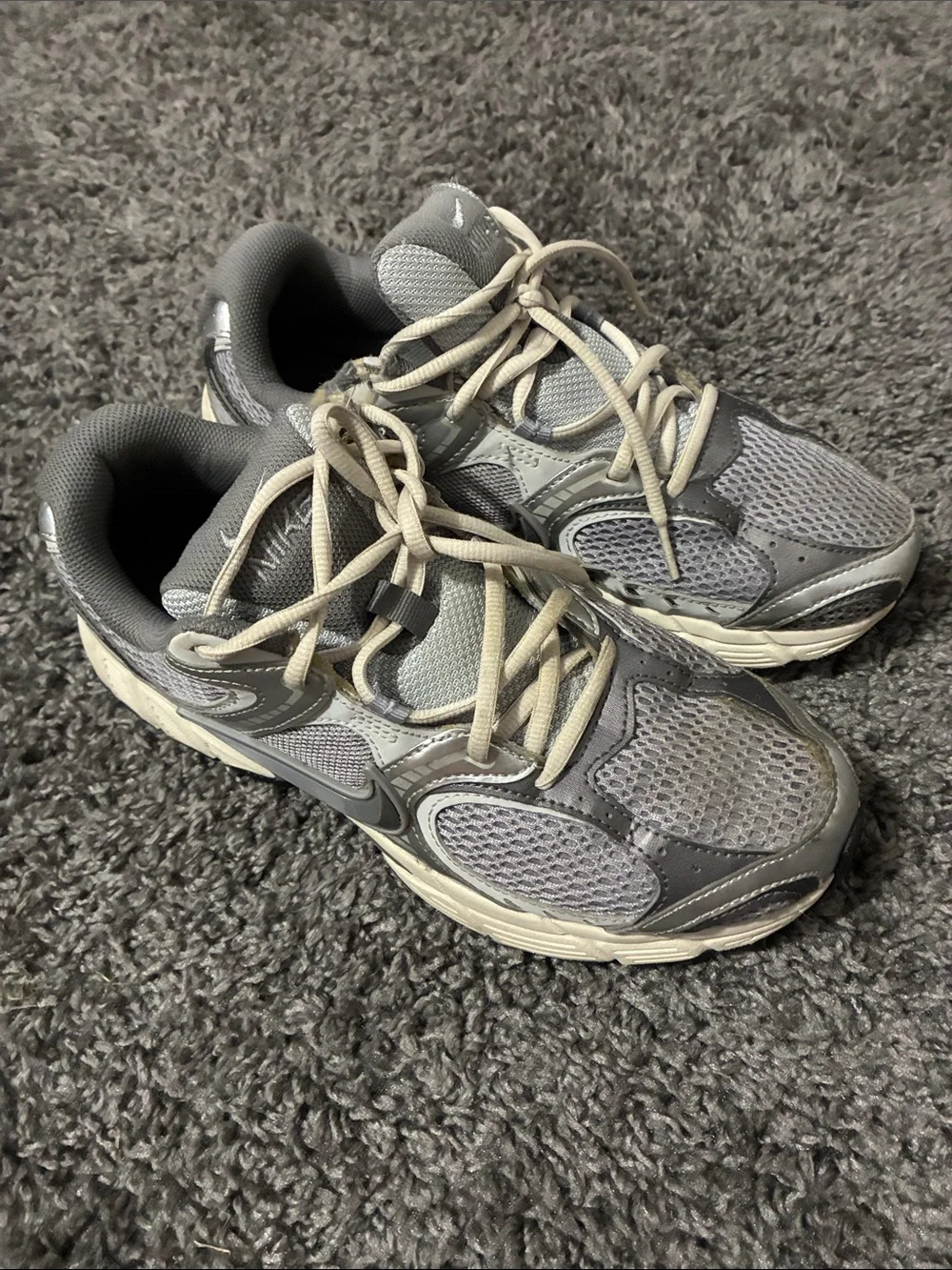 Nike Men's Gray and Cream Running Sneakers